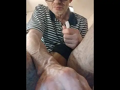 Snapshot of ROBERT0516 chatting on 17, 12, 2025 ROBERT0516 online show from 17, 12, 2025