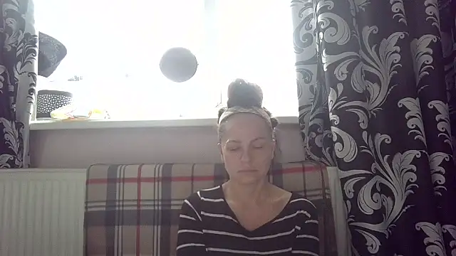 Snapshot of LindaStarS chatting on 21, 4, 2026 LindaStarS online show from 21, 4, 2026