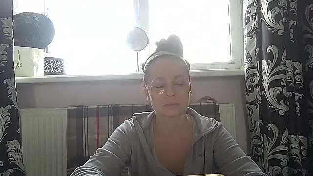 Snapshot of LindaStarS chatting on 29, 4, 2026 LindaStarS online show from 29, 4, 2026