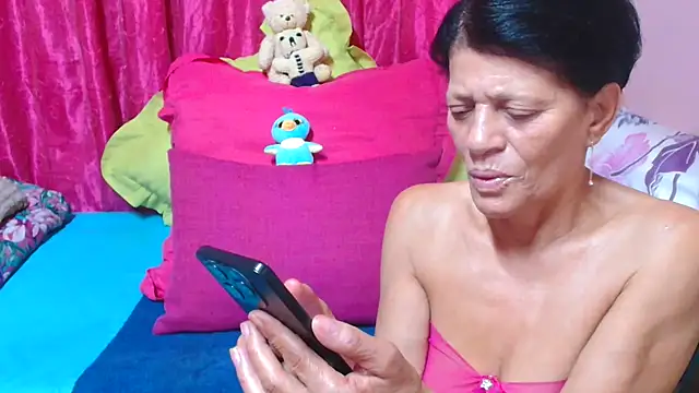 Snapshot of SLUTTYROXY chatting on 2, 2, 2026 SLUTTYROXY online show from 2, 2, 2026