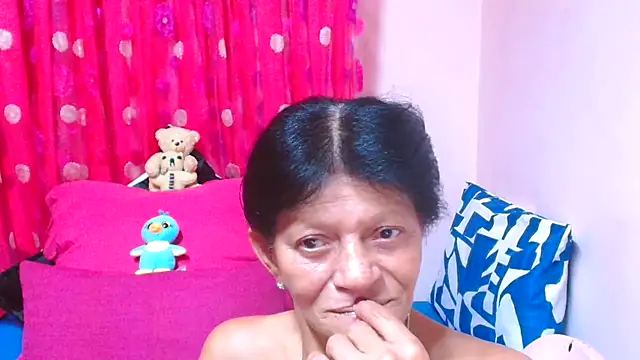 Snapshot of SLUTTYROXY chatting on 5, 3, 2026 SLUTTYROXY online show from 5, 3, 2026