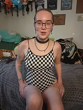 Izzy Hellbourne online show from 16, 7, 2026