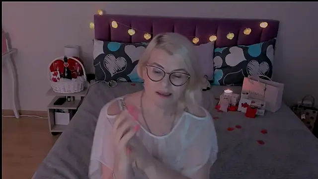 sabrinamacmarren online show from 14, 2, 2025