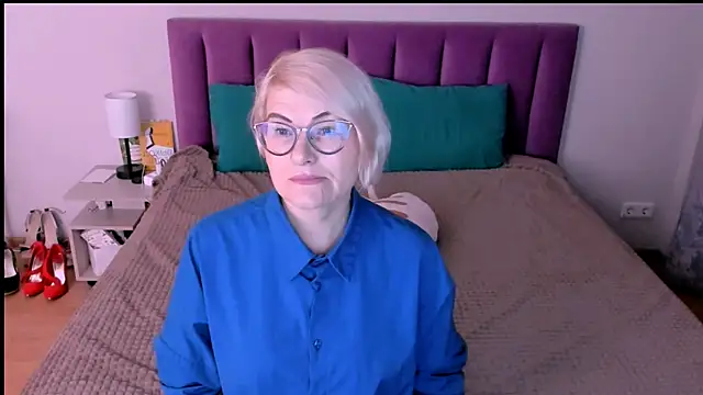 sabrinamacmarren online show from 25, 10, 2025