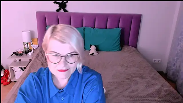 sabrinamacmarren online show from 28, 10, 2025