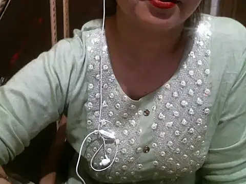Snapshot of UrsMansi chatting on 31, 10, 2025 UrsMansi online show from 31, 10, 2025