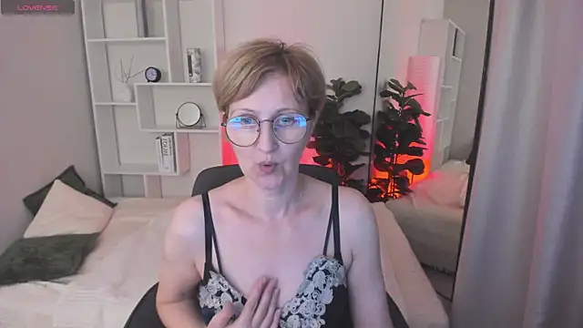 Paris Cherry online show from 7, 6, 2026