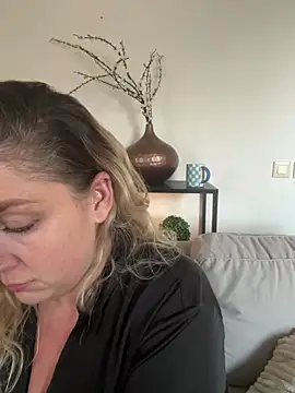 Snapshot of Anna_Alexa chatting on 10, 12, 2024 Anna Alexa online show from 10, 12, 2024