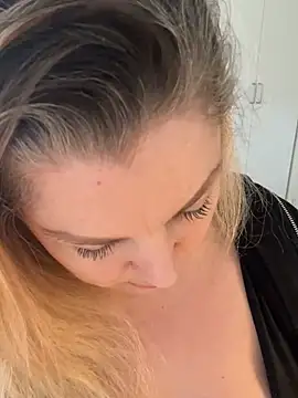 Snapshot of Anna_Alexa chatting on 4, 3, 2025 Anna Alexa online show from 4, 3, 2025