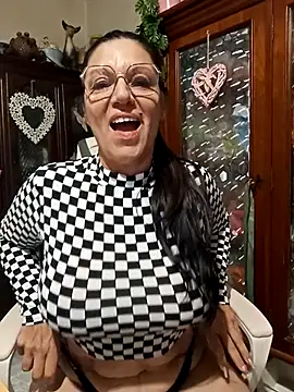 Snapshot of Melmamalhuda@xh chatting on 1, 11, 2025 Melmamalhudaxh online show from 1, 11, 2025