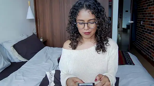 Snapshot of illaroom chatting on 2, 12, 2024 illaroom online show from 2, 12, 2024