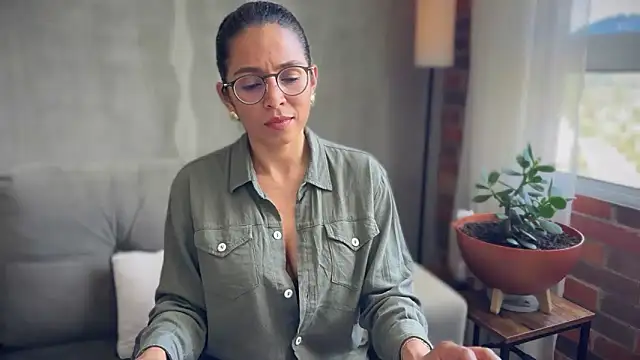 Snapshot of illaroom chatting on 14, 10, 2025 illaroom online show from 14, 10, 2025