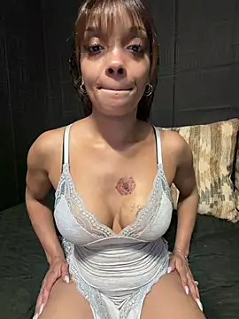 Snapshot of Rakiyahcharms chatting on 19, 6, 2026 Rakiyahcharms online show from 19, 6, 2026