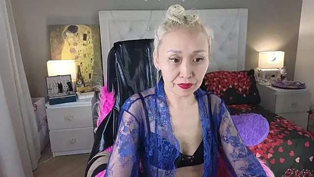 Snapshot of RoxalanaStar chatting on 24, 5, 2026 RoxalanaStar online show from 24, 5, 2026