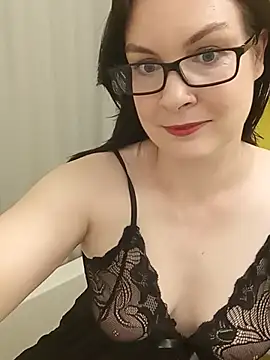 Snapshot of DesreRose chatting on 11, 6, 2026 DesreRose online show from 11, 6, 2026