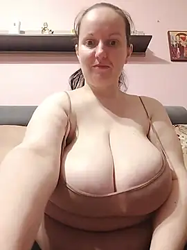Snapshot of BustyLadyAlma chatting on 17, 7, 2026 BustyLadyAlma online show from 17, 7, 2026