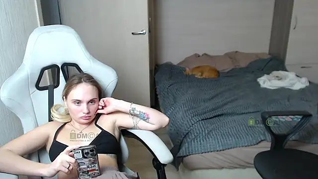 Sunny-Girl1 online show from 6, 3, 2025