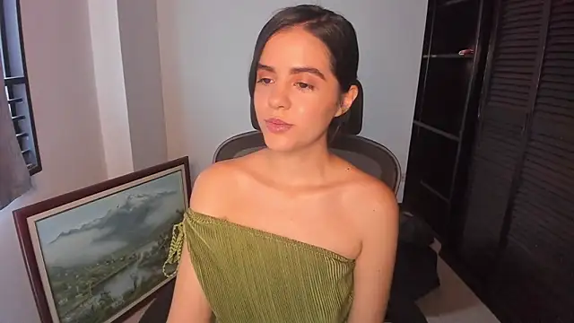 Snapshot of mia_collins_x chatting on 6, 10, 2025 mia collins x online show from 6, 10, 2025