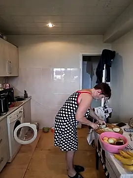  lady red  online show from 25, 10, 2025