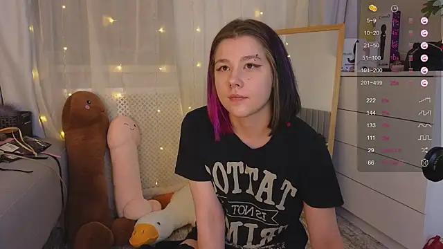 Snapshot of Mira_Falls chatting on 18, 12, 2024 Mira Falls online show from 18, 12, 2024