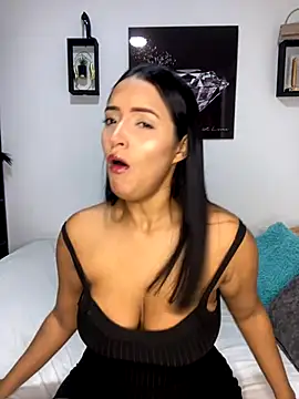 Shantal Lovee online show from 8, 11, 2025