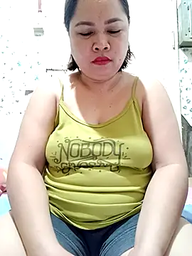 XXLorie 02 online show from 6, 10, 2025