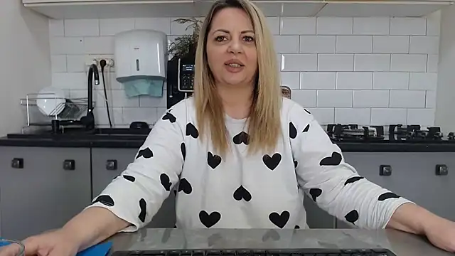 erikaerika online show from 4, 2, 2025