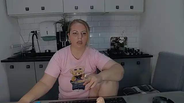 erikaerika online show from 22, 9, 2025