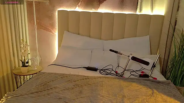 Eille Elfie online show from 11, 11, 2025