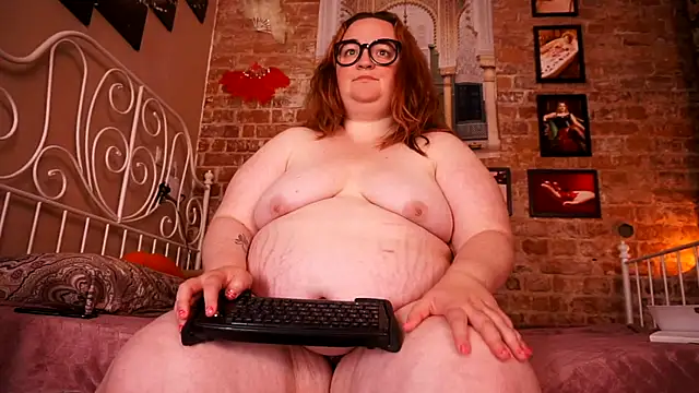 Snapshot of Evelively chatting on 11, 7, 2026 Evelively online show from 11, 7, 2026