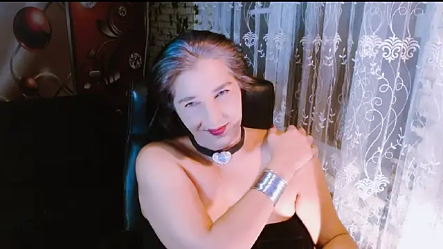 Snapshot of Veraluz chatting on 11, 10, 2025 Veraluz online show from 11, 10, 2025