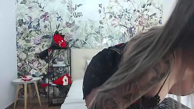 RoseDiamond06 online show from 2, 4, 2026