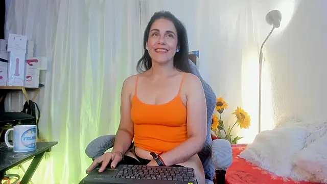Snapshot of girasol_walton chatting on 9, 5, 2026 girasol walton online show from 9, 5, 2026