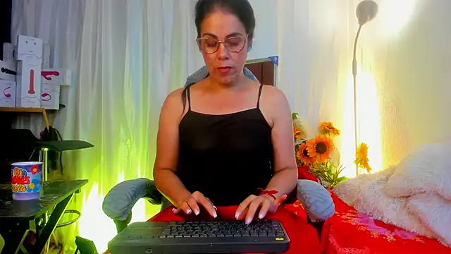 Snapshot of girasol_walton chatting on 18, 5, 2026 girasol walton online show from 18, 5, 2026