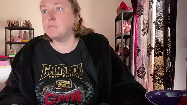 kisicaxx online show from 12, 4, 2026