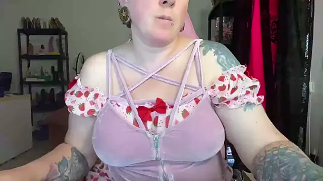 Snapshot of kisicaxx chatting on 10, 7, 2026 kisicaxx online show from 10, 7, 2026