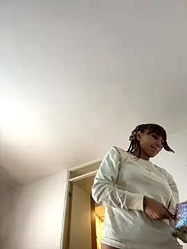 hollythomson online show from 22, 10, 2025