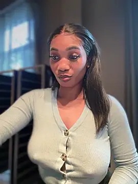 Snapshot of __Nessa__ chatting on 7, 11, 2025 Nessa online show from 7, 11, 2025