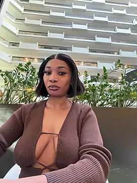 Snapshot of __Nessa__ chatting on 19, 12, 2025 Nessa online show from 19, 12, 2025