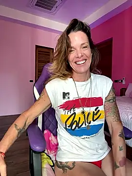 Snapshot of mommyselenafit_ chatting on 11, 1, 2026 mommyselenafit online show from 11, 1, 2026