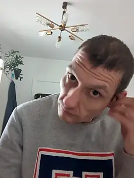 Snapshot of maciej chatting on 14, 12, 2025 maciej online show from 14, 12, 2025