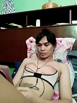 Snapshot of QueenSoreal chatting on 5, 5, 2026 QueenSoreal online show from 5, 5, 2026