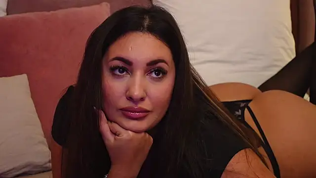 YaaraCollins online show from 17, 10, 2025