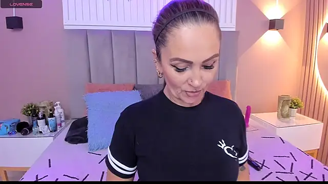 Snapshot of chantall1375 chatting on 16, 2, 2025 chantall1375 online show from 16, 2, 2025