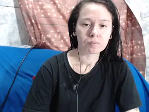 Snapshot of Venusluxodomme chatting on 12, 10, 2025 Venusluxodomme online show from 12, 10, 2025