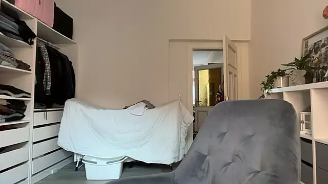 Snapshot of Viola_Beck chatting on 6, 3, 2026 Viola Beck online show from 6, 3, 2026