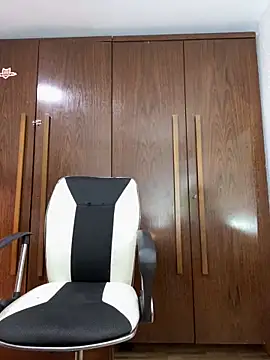 bunny bicht online show from 13, 10, 2025