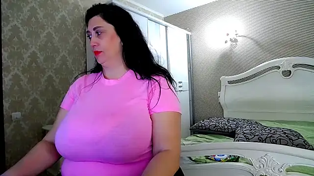 Snapshot of Evelyn_Shy chatting on 26, 10, 2025 Evelyn Shy online show from 26, 10, 2025