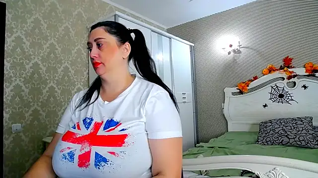 Snapshot of Evelyn_Shy chatting on 7, 11, 2025 Evelyn Shy online show from 7, 11, 2025