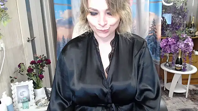 Mika Passion online show from 13, 4, 2026